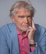 Hartmut Esslinger wearing AIVELA Ring Pro